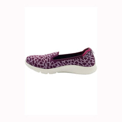 Spenco Footwear - Epic Stretch Giraffe Grape Wine - Med