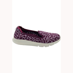 Spenco Footwear - Epic Stretch Giraffe Grape Wine - Med